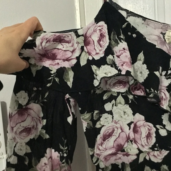 Modern Floral Top - Picture 2 of 4